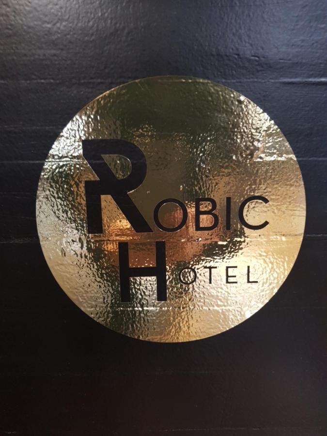 Brit Hotel Essentiel Pontivy Robic Luaran gambar