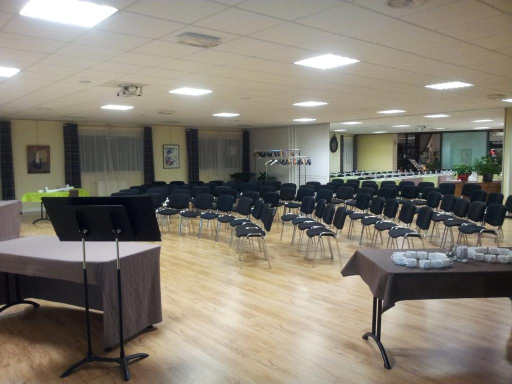 Brit Hotel Essentiel Pontivy Robic Luaran gambar