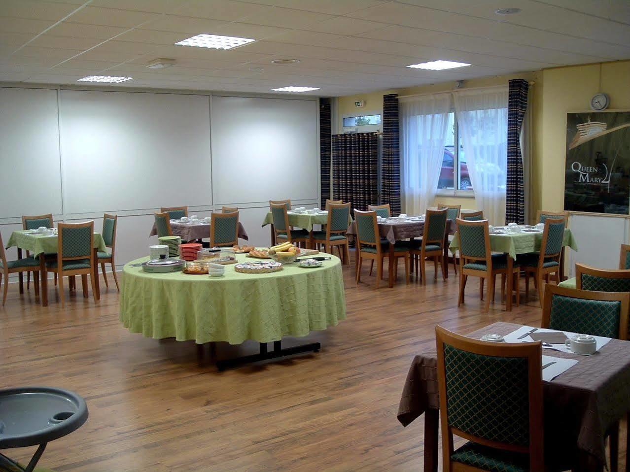 Brit Hotel Essentiel Pontivy Robic Luaran gambar