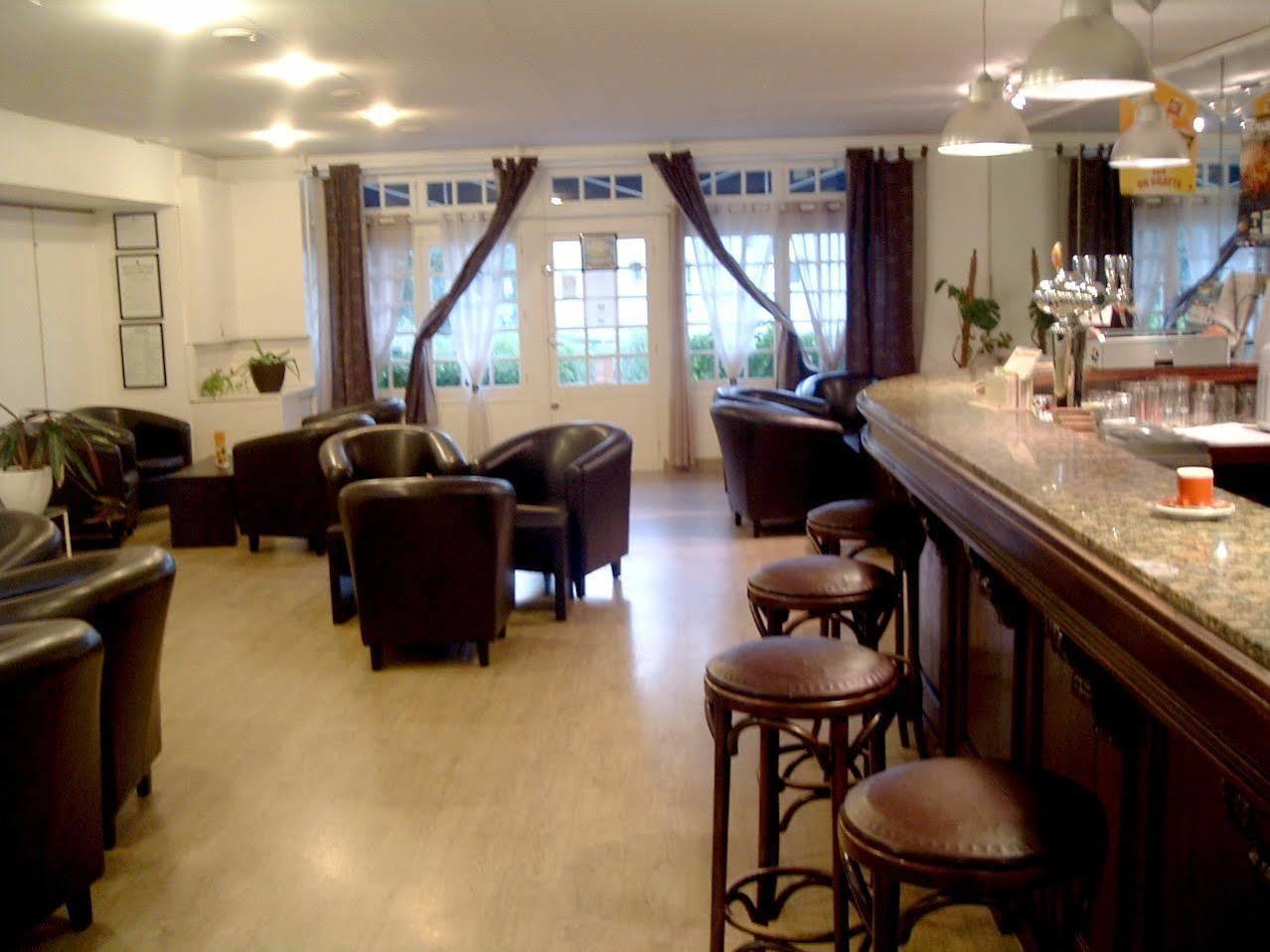 Brit Hotel Essentiel Pontivy Robic Luaran gambar